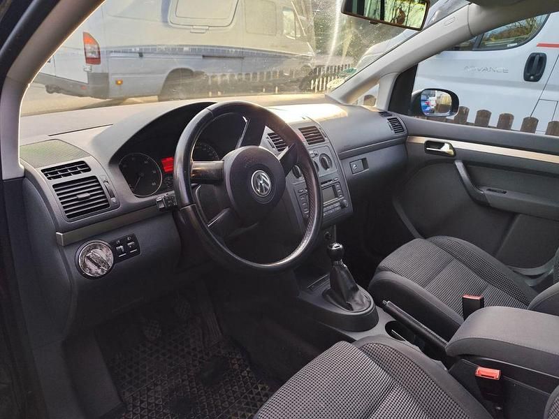 Gebraucht VW Touran 105 PS (77 kW) 2004 Schwarz Van / Kleinbus