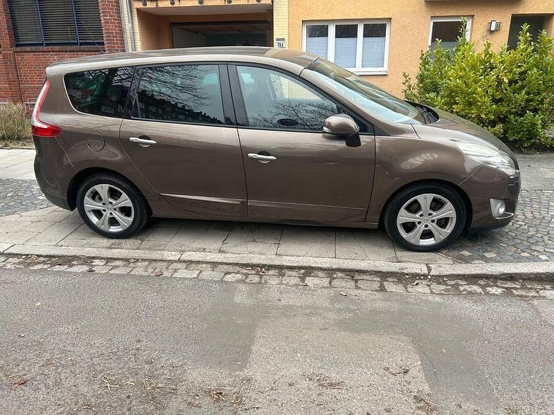Gebraucht Renault Scénic III Dynamique 131 PS (96 kW) 2009 Braun Van / Kleinbus