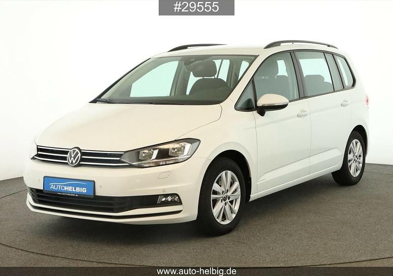 Pure white Gebraucht 2021 VW Touran Comfortline Van / Kleinbus | 22.490 € (Guter Preis) - Bild 1/4