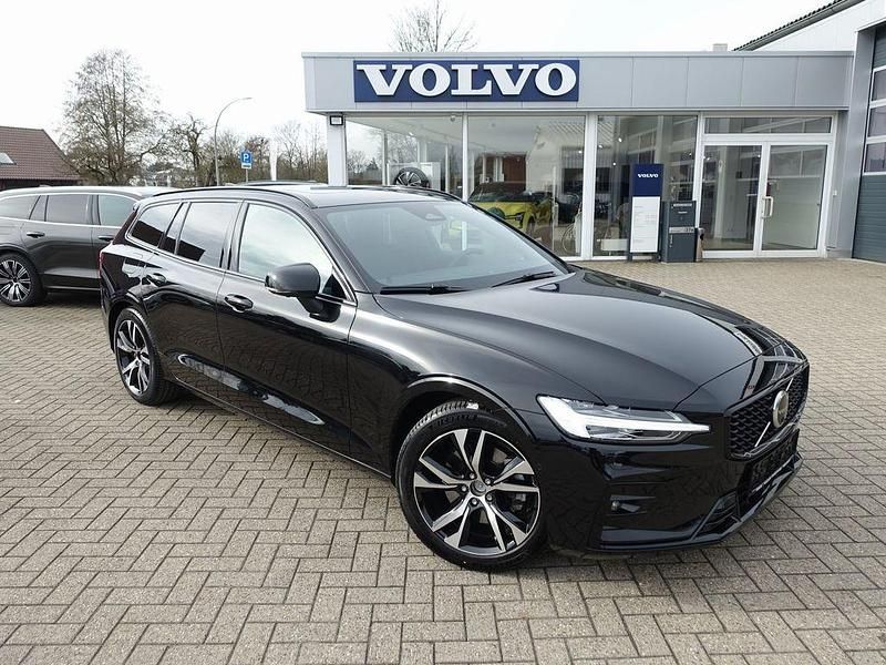 Gebraucht Volvo V60 Plus 197 PS (144 kW) 2025 Schwarz Kombi