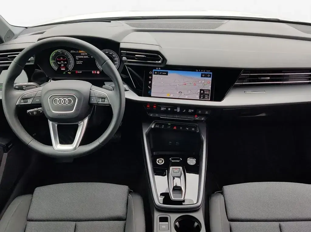 Gebraucht Audi A3 Advanced Plus 204 PS (150 kW) 2025 Gletscherweiß metallic Limousine