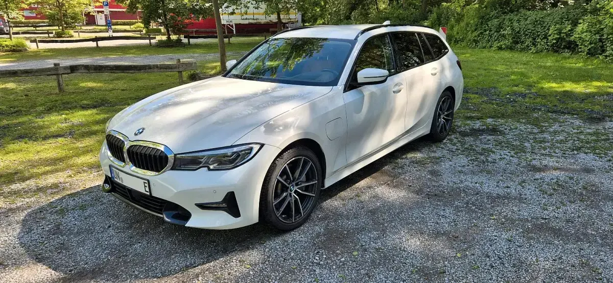 Gebraucht BMW 330 Sport Line 184 PS (135 kW) 2021 Weiß Kombi