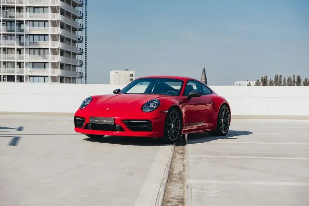Usata Porsche 992 385 CV (283 kW) 2023 Rosso