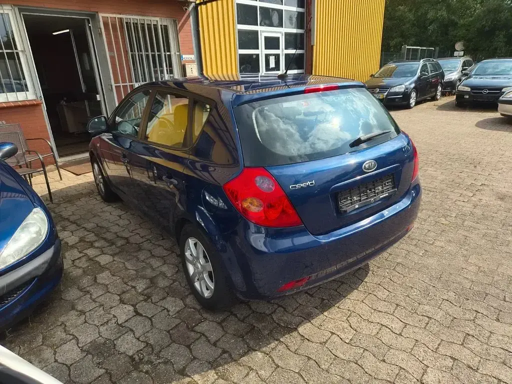Gebraucht Kia Ceed LX 109 PS (80 kW) 2008 Blau Kleinwagen