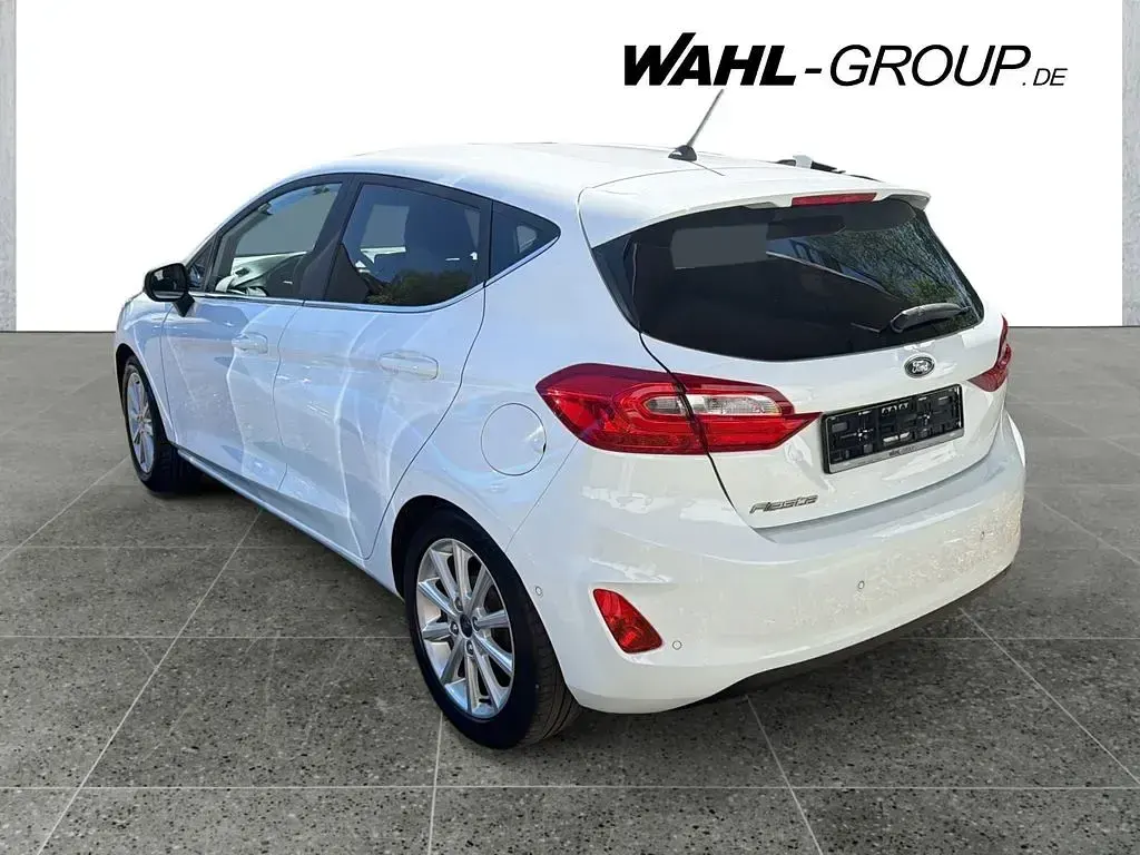 Gebraucht Ford Fiesta Titanium 101 PS (74 kW) 2018 Weiß Kleinwagen