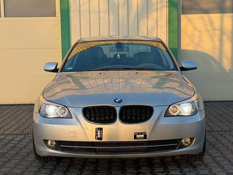 Gebraucht BMW 525 197 PS (144 kW) 2008 Silber Limousine
