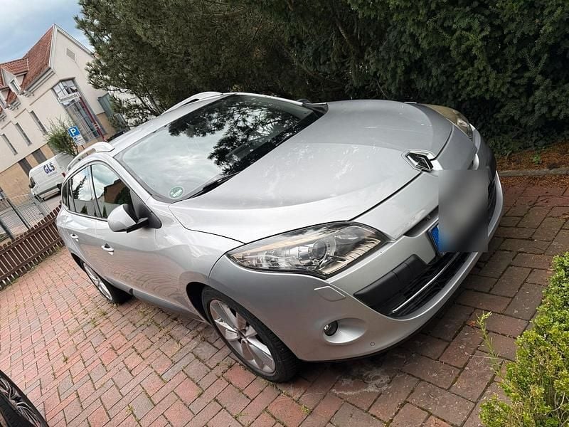 Grau Gebraucht 2010 Renault Mégane GrandTour Kombi | 4.200 € - Bild 1/4