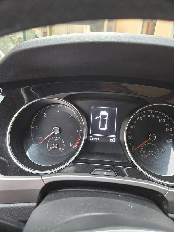 Gebraucht VW Touran 150 PS (110 kW) 2021 Beige Van / Kleinbus