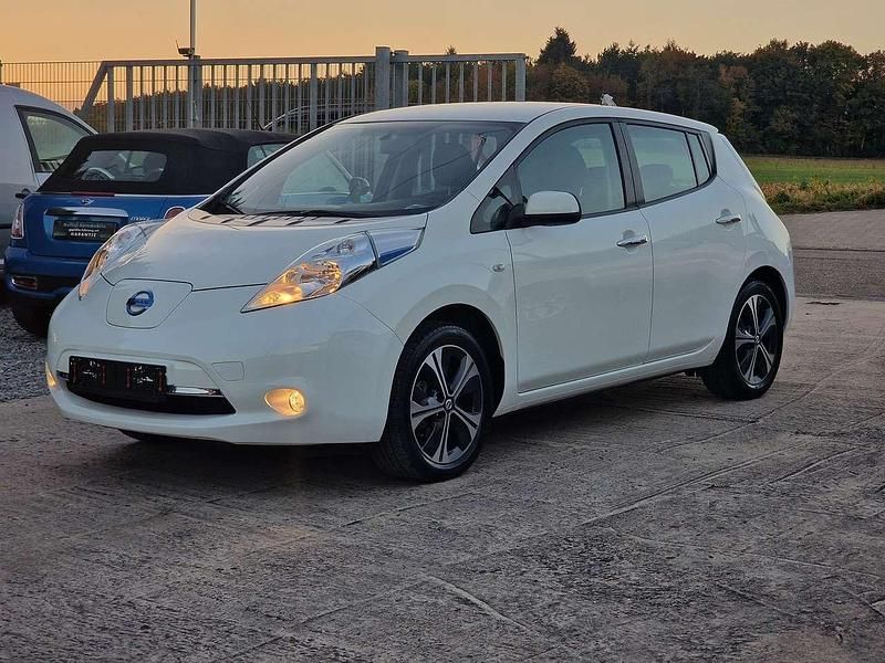 Gebraucht Nissan Leaf Acenta 80 kW (109 PS) 2017 Weiß Kleinwagen