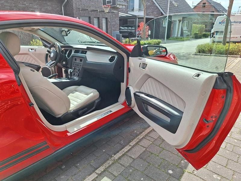 Second-hand Ford Mustang 309 CP (227 kW) 2010 Roșu Coupe