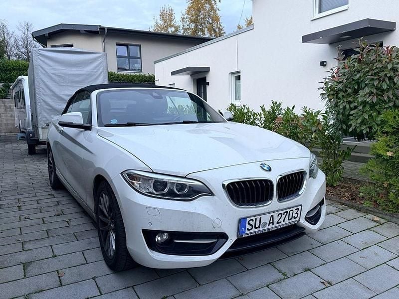 Weiß Gebraucht 2017 BMW 218 Sport Line Cabrio | 17.999 € (Fairer Preis) - Bild 1/4
