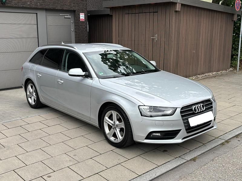 Silber Gebraucht 2012 Audi A4 S-Line Kombi | 7.499 € (Guter Preis) - Bild 1/4