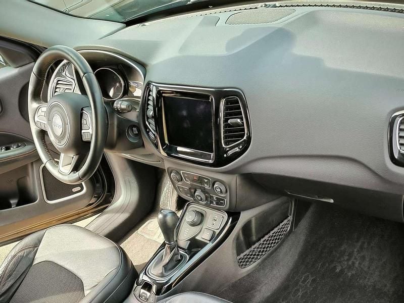 Gebraucht Jeep Compass Limited 140 PS (102 kW) 2018 Schwarz SUV