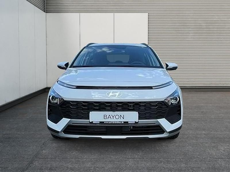 Neu Hyundai Bayon Select 101 PS (74 kW) 2025 Atlas white SUV