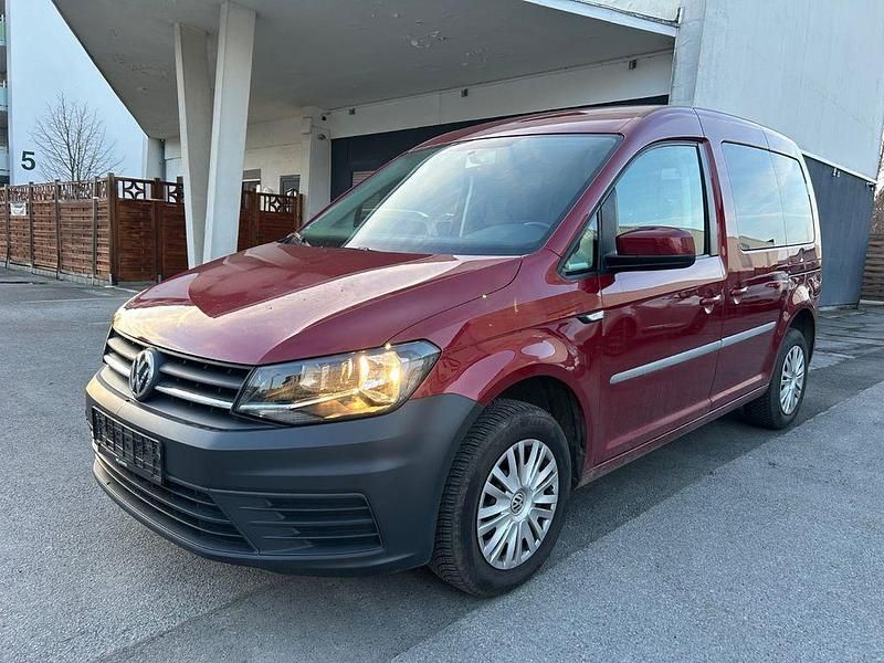Gebraucht VW Caddy Trendline 75 PS (55 kW) 2018 Rot Van / Kleinbus