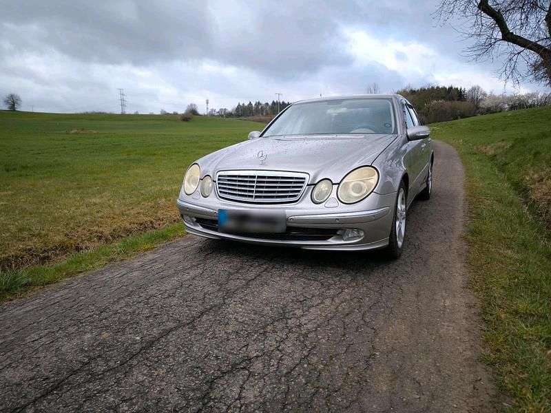 Gebraucht Mercedes E320 224 PS (164 kW) 2005 Silber Limousine