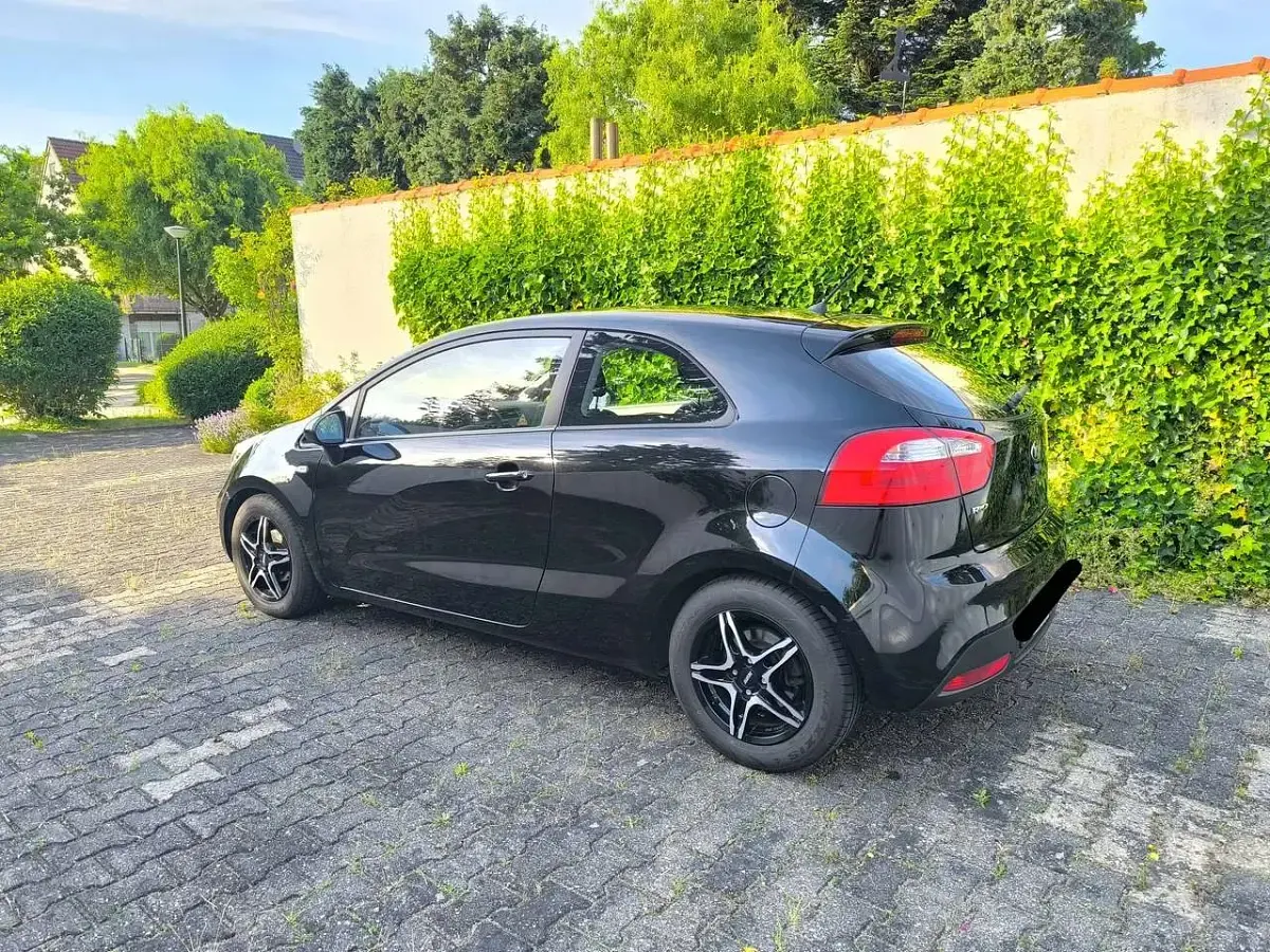 Gebraucht Kia Rio 86 PS (63 kW) 2014 Schwarz Limousine