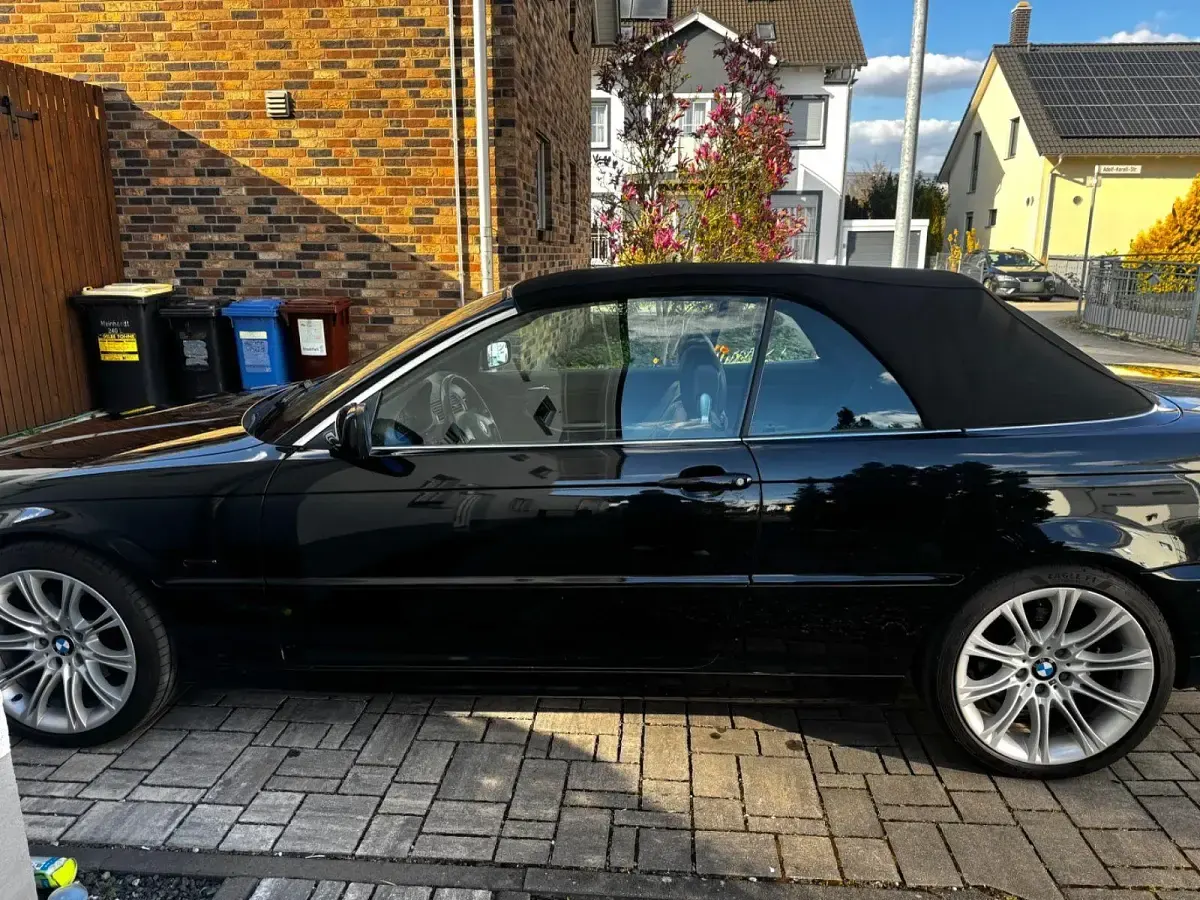 Gebraucht BMW 320 Cabriolet 170 PS (125 kW) 2001 Schwarz Cabrio