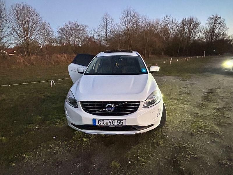 Weiß Gebraucht 2014 Volvo XC60 Momentum SUV | 14.000 € (Guter Preis) - Bild 1/4