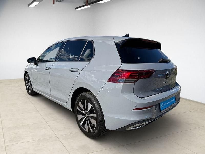Gebraucht VW Golf VIII Life 116 PS (85 kW) 2024 Mondsteingrau Limousine