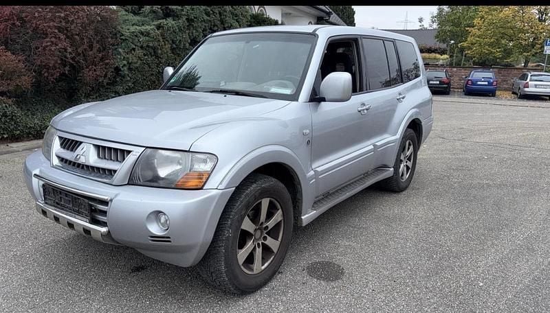 Silber Gebraucht 2005 Mitsubishi Pajero SUV | 4.999 € (Superpreis) - Bild 1/4