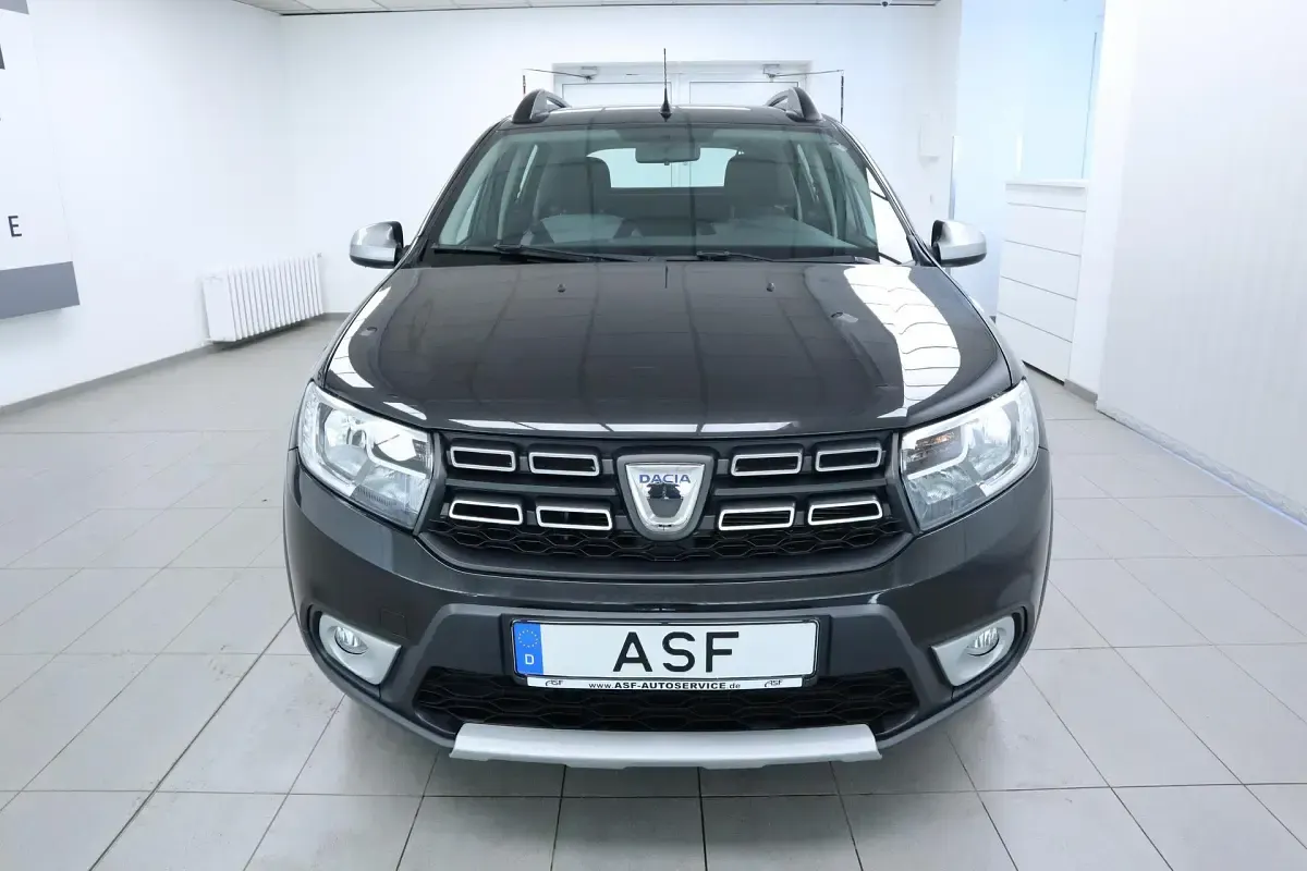 Gebraucht Dacia Sandero Prestige 101 PS (74 kW) 2020 Perlmuttschwarz Limousine