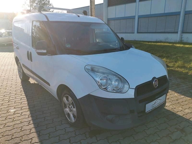 Gebraucht Fiat Doblò Basis 90 PS (66 kW) 2012 Weiß Van / Kleinbus