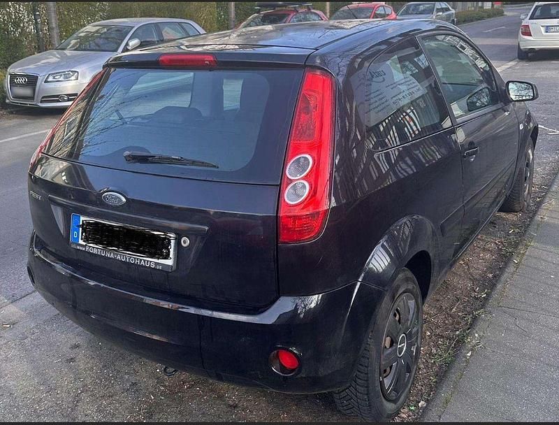 Gebraucht Ford Fiesta Ambiente 69 PS (50 kW) 2008 Schwarz Kleinwagen