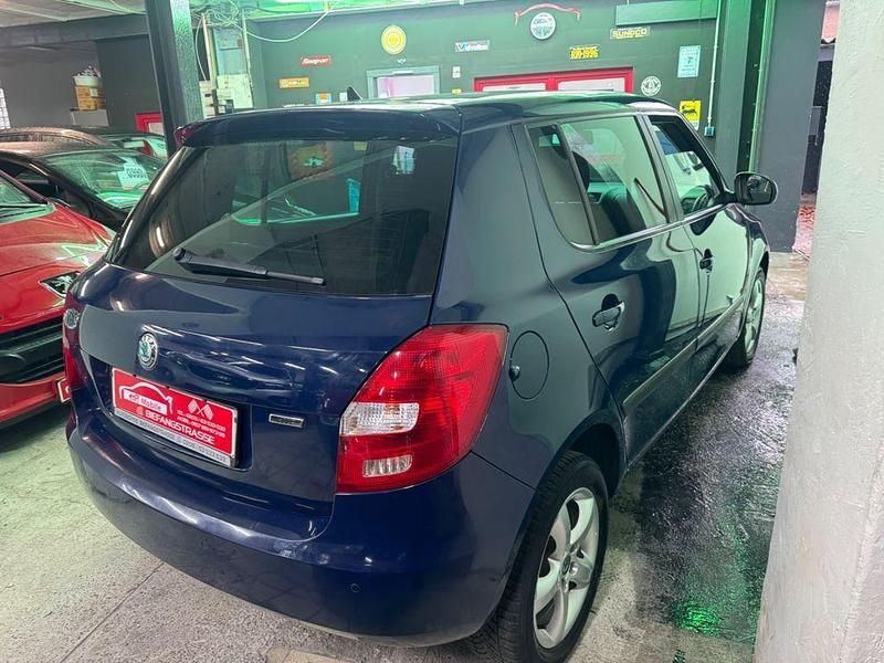 Gebraucht Skoda Fabia Ambition 60 PS (44 kW) 2011 Blau Limousine