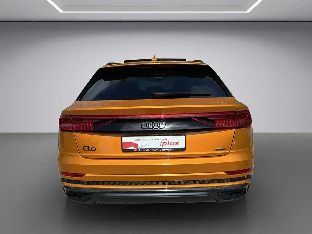 Gebraucht Audi Q8 Competition 286 PS (210 kW) 2023 Drachenorange metallic SUV