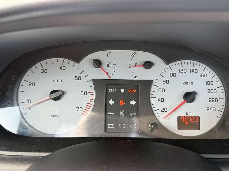Używany Renault Scénic 139 KM (102 kW) 2000 Szary Minivan