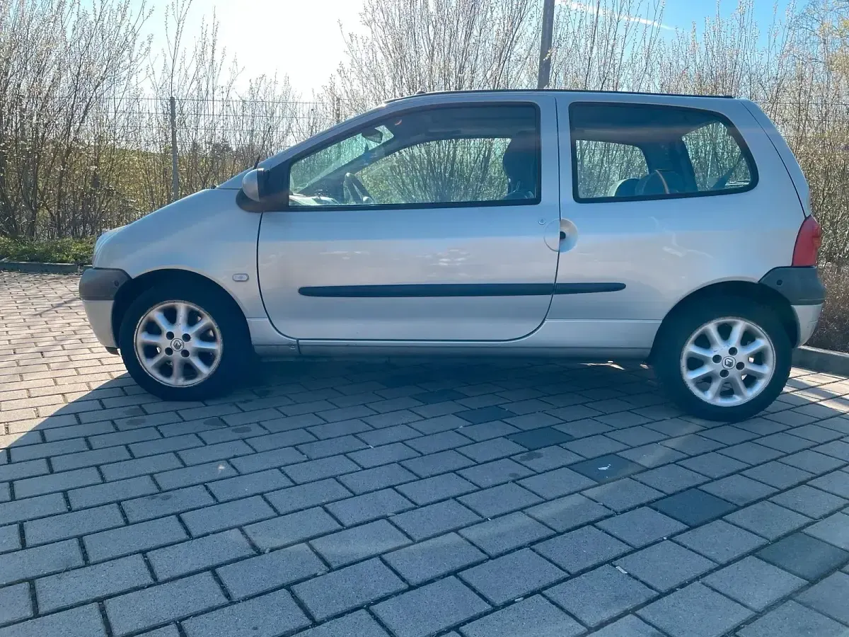 Używany Renault Twingo 58 KM (42 kW) 2007 Srebrny Hatchback