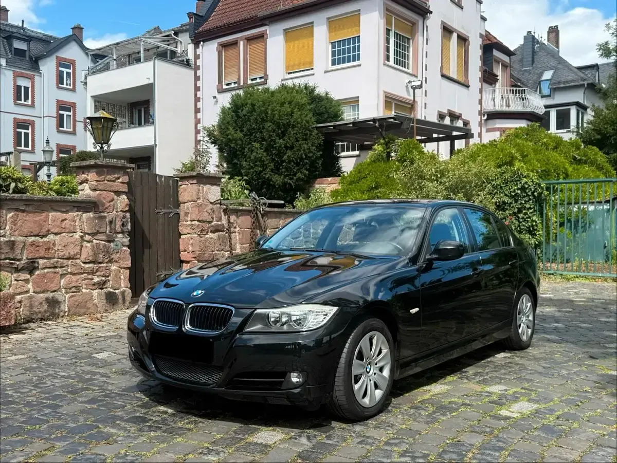 Gebraucht BMW 318 143 PS (105 kW) 2009 Schwarz Limousine