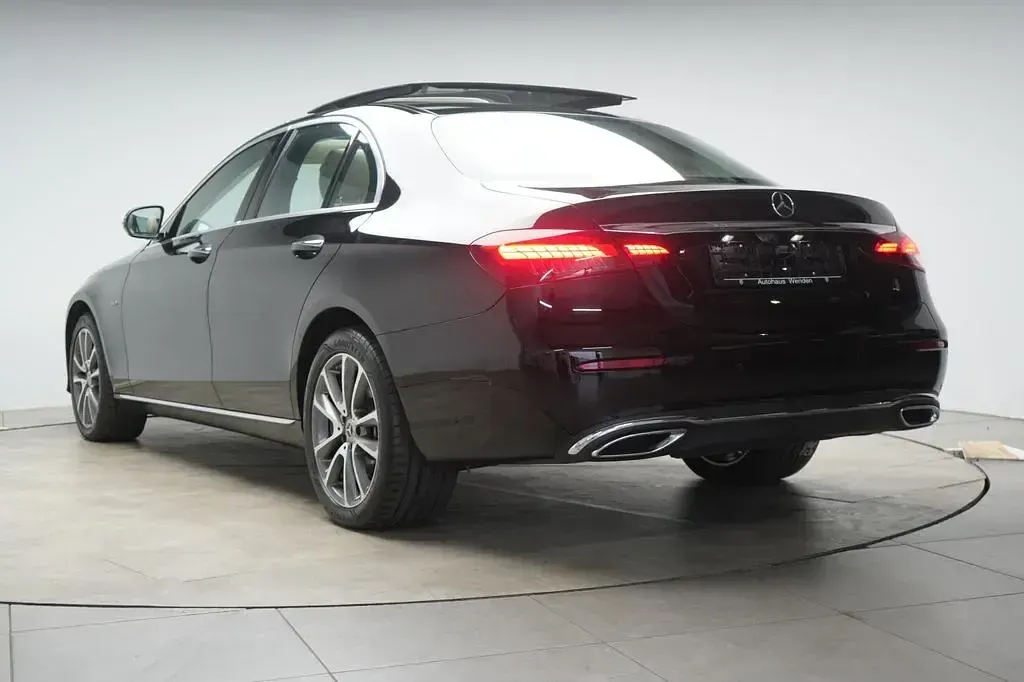 Gebraucht Mercedes E300 Exclusive 194 PS (142 kW) 2020 Schwarz Limousine