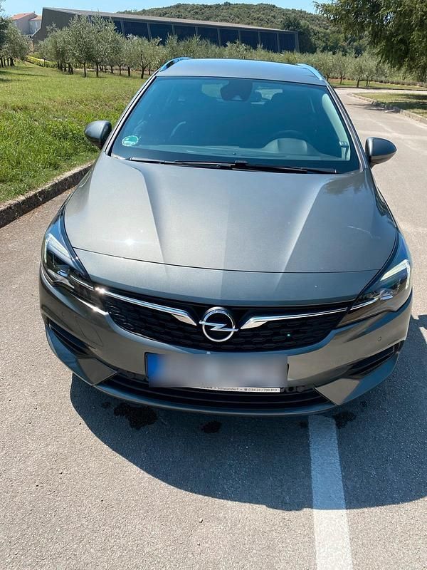 Grau Gebraucht 2020 Opel Astra Kombi | 15.499 € (Teuer) - Bild 1/4