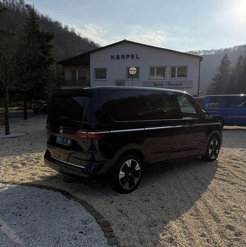 Gebraucht VW Multivan Style 150 PS (110 kW) 2023 Deep black perleffekt Van