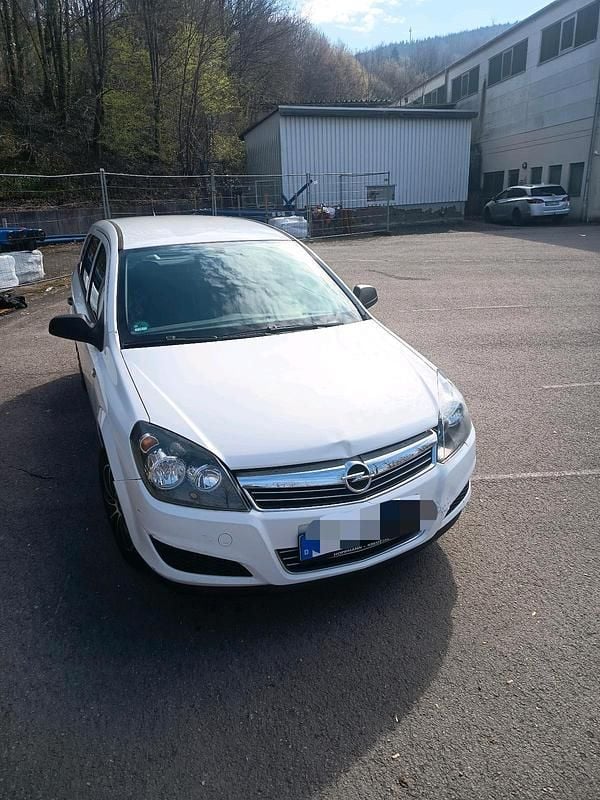 Gebraucht Opel Astra 90 PS (66 kW) 2010 Weiß Kombi