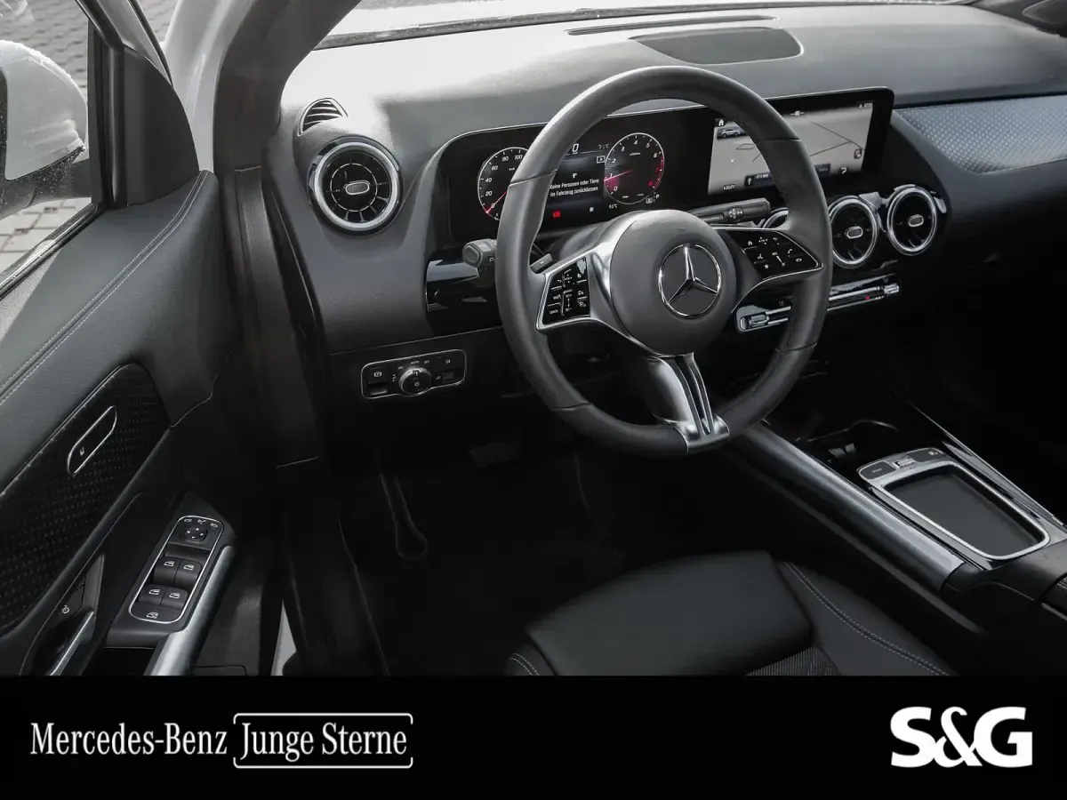 Gebraucht Mercedes GLA180 Progressive 136 PS (100 kW) 2024 Unilack polarweiß SUV