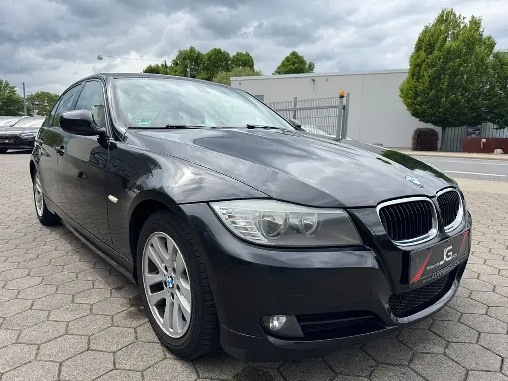 Gebraucht BMW 316 116 PS (85 kW) 2011 Schwarz Limousine