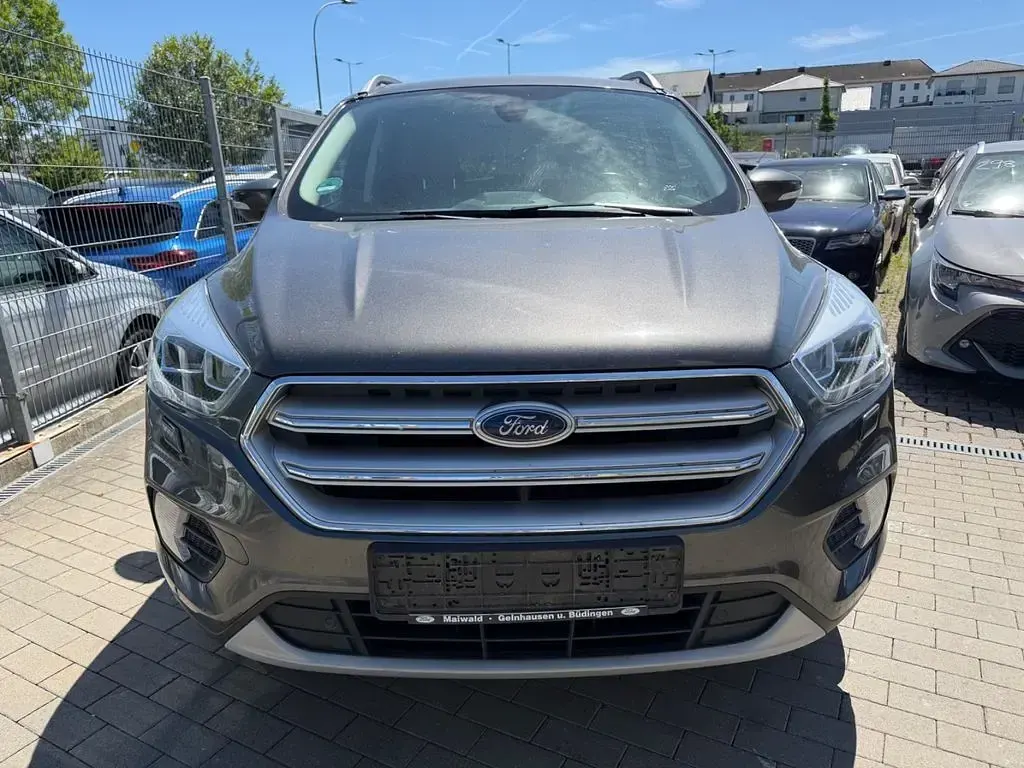 Gebraucht Ford Kuga Titanium 150 PS (110 kW) 2018 Grau SUV
