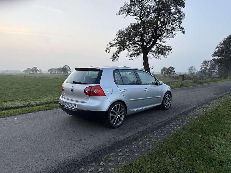 Gebraucht VW Golf IV 105 PS (77 kW) 2004 Silber Kleinwagen