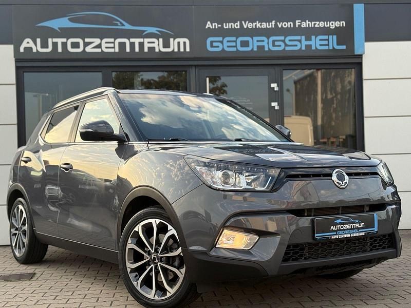 Grau Gebraucht 2018 Ssangyong Tivoli SUV | 13.990 € (Fairer Preis) - Bild 1/4