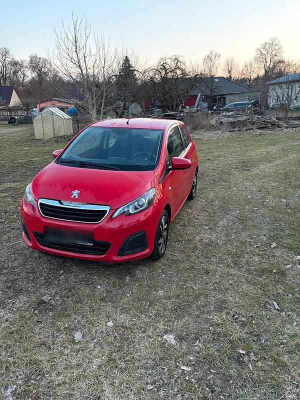 Gebraucht Peugeot 108 Active 82 PS (60 kW) 2016 Rot Kleinwagen