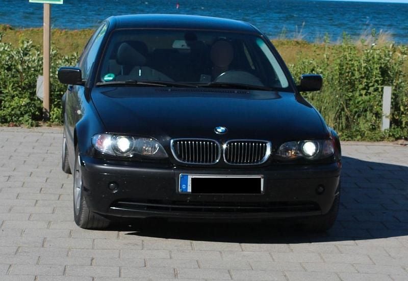 Second-hand BMW 320 Performance 150 CP (110 kW) 2002 Negru Berlinǎ