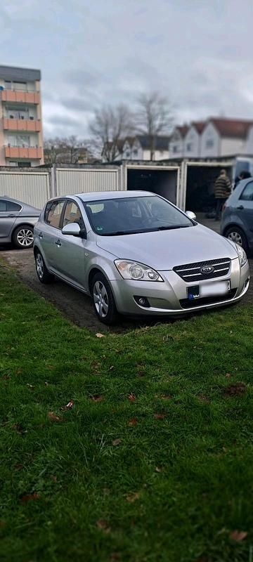 Gebraucht Kia Ceed 109 PS (80 kW) 2007 Silber Kleinwagen