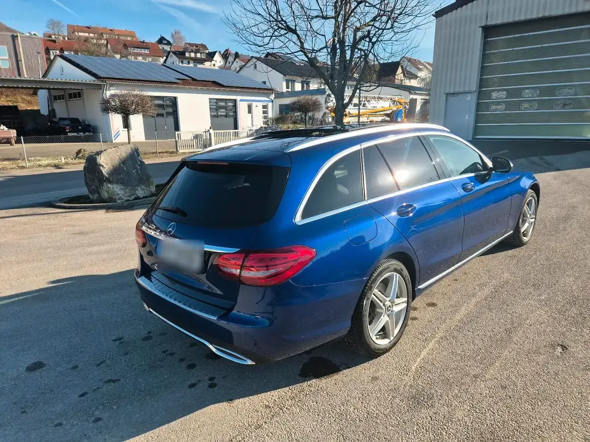 Gebraucht Mercedes E250 Avantgarde 204 PS (150 kW) 2015 Blau Kombi