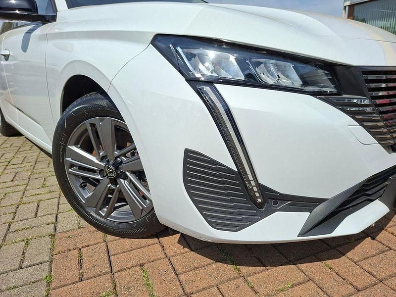 Gebraucht Peugeot 308 SW Allure 131 PS (96 kW) 2024 Okenitweiß Kombi