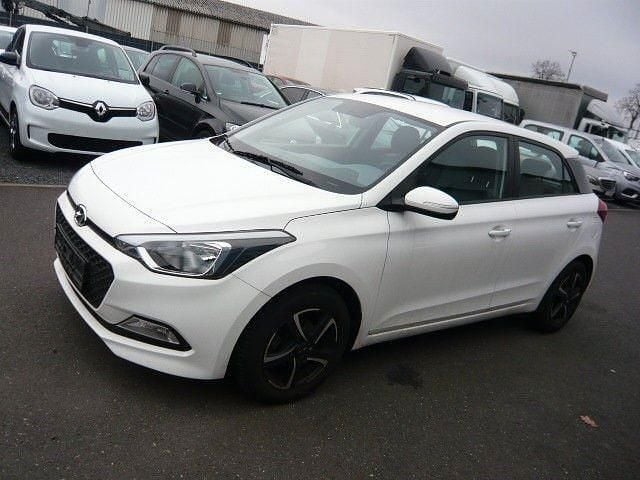 Gebraucht Hyundai i20 Classic 84 PS (61 kW) 2017 Weiß Limousine