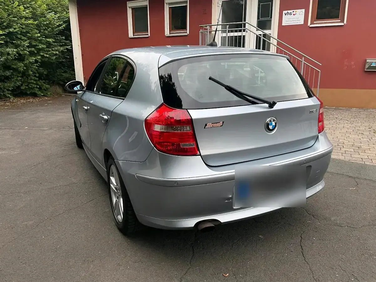 Gebraucht BMW 116 122 PS (89 kW) 2009 Blau Kleinwagen