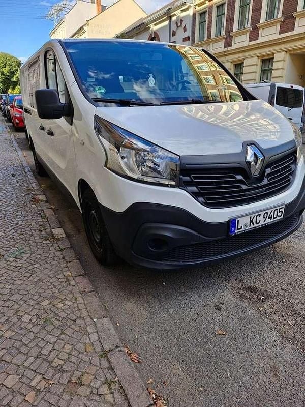 Gebraucht Renault Trafic Komfort 116 PS (85 kW) 2015 Weiß Van / Kleinbus